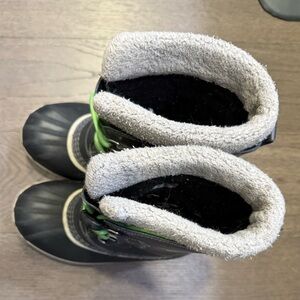 Boys size 5 Sorel Black and Green Winter Boots